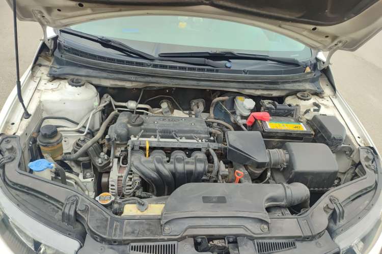 Used Kia Forte 2011 1.6L AT Premium Engine Bay