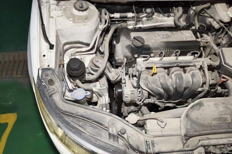 Used Kia Forte 2011 1.6L AT GL Engine Bay Right