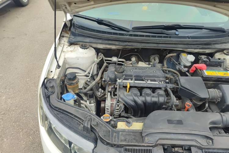 Used Kia Forte 2011 1.6L AT Premium Engine Bay Right