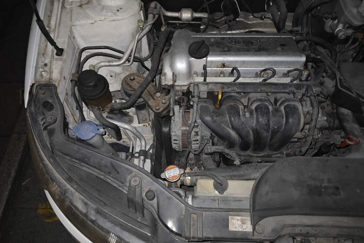 Used Kia Forte 2011 1.6L AT Premium Engine Bay Right