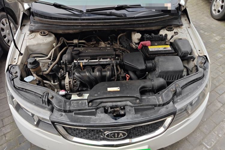 Used Kia Forte 2011 1.6L AT Premium Engine Bay