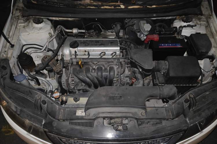 Used Kia Forte 2011 1.6L AT Premium Engine Bay