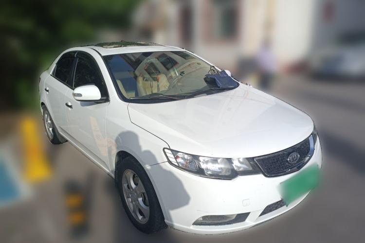 Used Kia Forte 2011 1.6L MT GLS Front Right 45 Deg