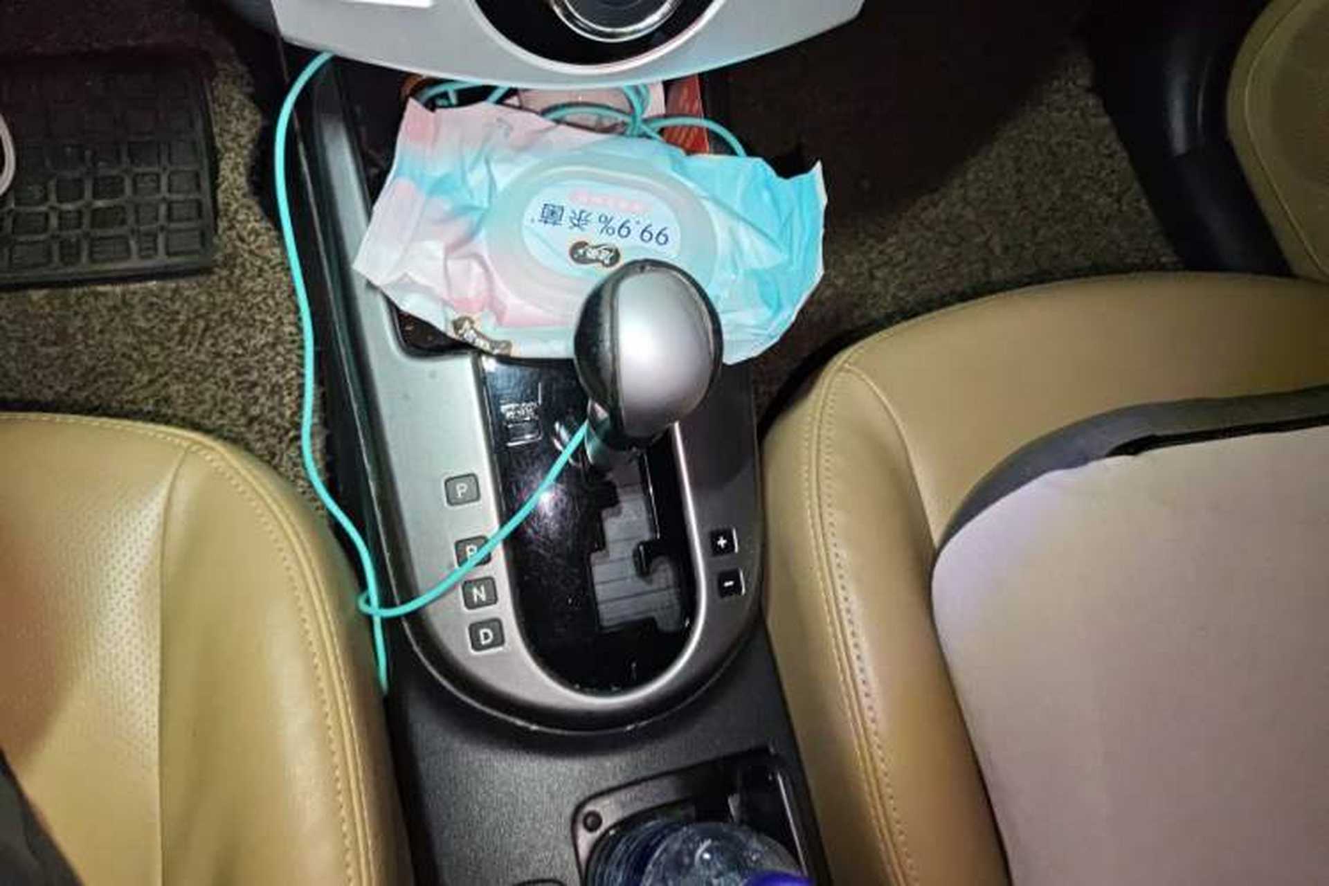 Used Kia Forte 2011 1.6L AT Premium Gear Lever