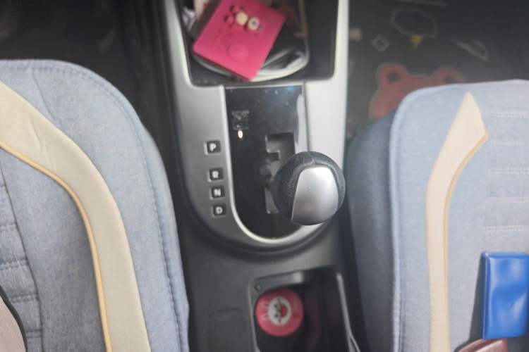 Used Kia Forte 2011 1.6L AT Premium Gear Lever