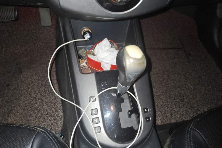 Used Kia Forte 2011 1.6L AT Premium Gear Lever