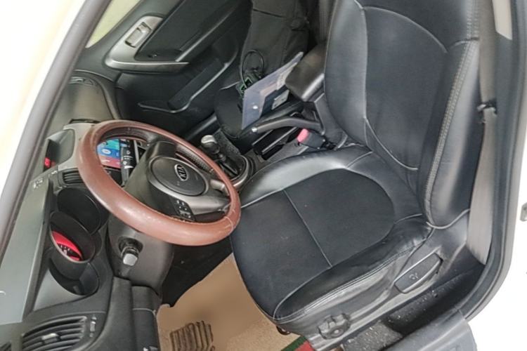 Used Kia Forte 2011 1.6L MT GLS Left Front Seat