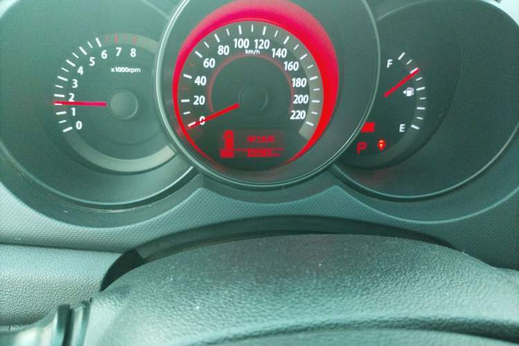 Used Kia Forte 2011 1.6L AT GLS Odometer Close Up