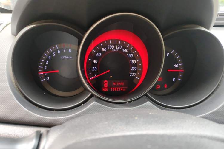 Used Kia Forte 2011 1.6L AT Premium Odometer Close Up