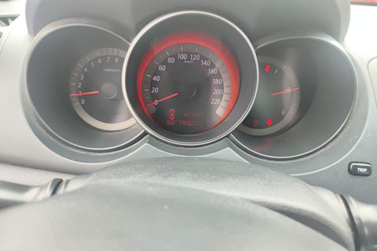 Used Kia Forte 2011 1.6L AT Premium Odometer Close Up