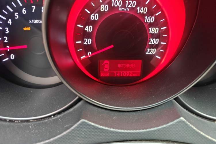 Used Kia Forte 2011 1.6L AT Premium Odometer Close Up