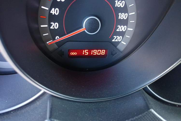 Used Kia Forte 2011 1.6L MT GL Odometer Close Up