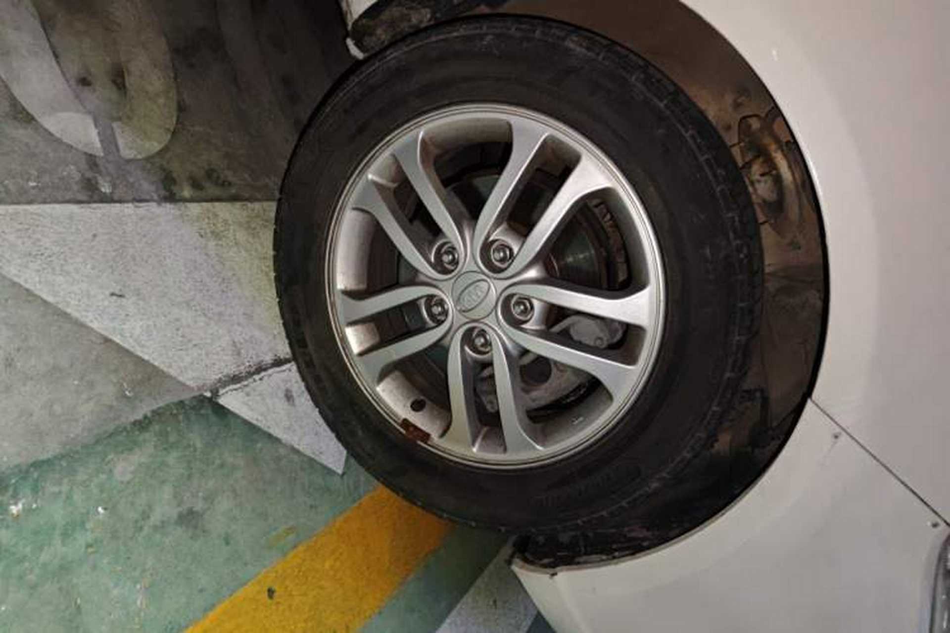 Used Kia Forte 2011 1.6L AT Premium Right Front Wheel Hub