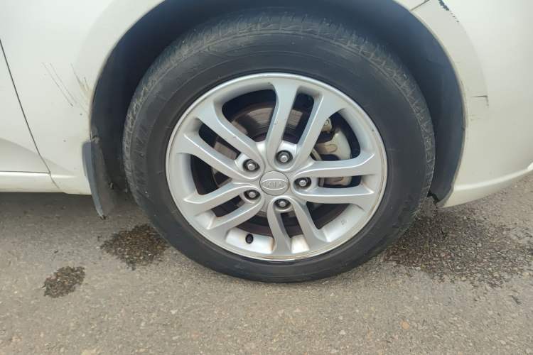 Used Kia Forte 2011 1.6L AT Premium Right Front Wheel Hub