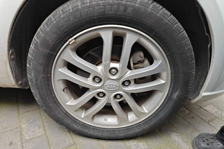 Used Kia Forte 2011 1.6L AT Premium Right Front Wheel Hub