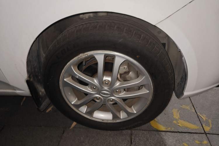 Used Kia Forte 2011 1.6L AT Premium Right Front Wheel Hub