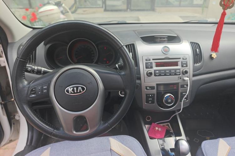 Used Kia Forte 2011 1.6L AT Premium Steering Wheel
