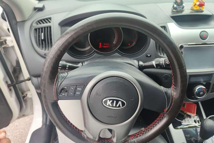 Used Kia Forte 2011 1.6L AT Premium Steering Wheel
