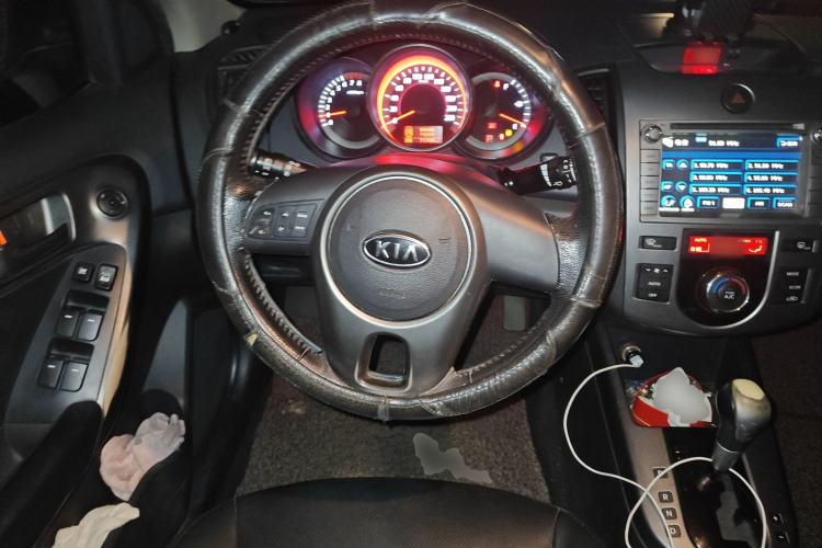 Used Kia Forte 2011 1.6L AT Premium Steering Wheel