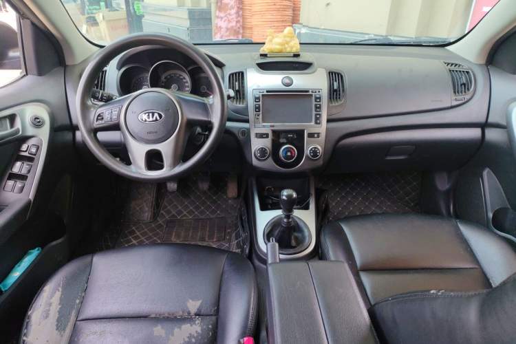 Used Kia Forte 2012 1.6L MT GL Commemorative Edition Center Console