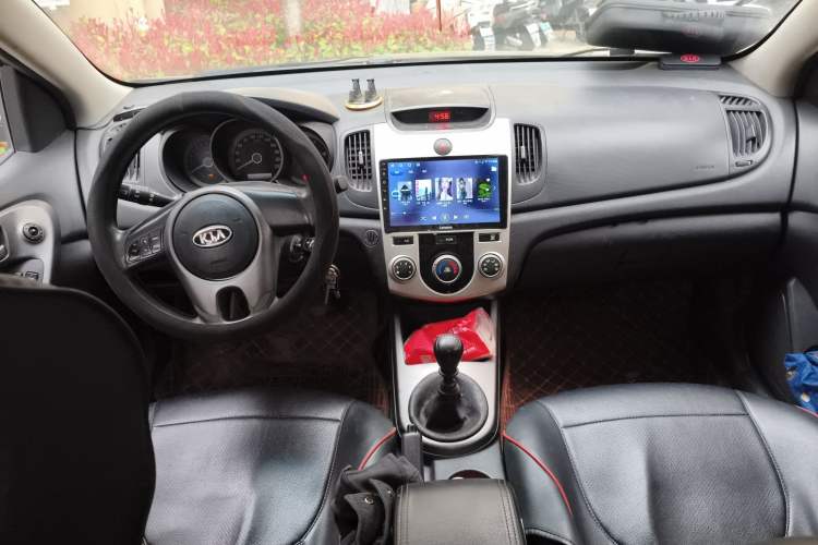 Used Kia Forte 2012 1.6L MT GL Commemorative Edition Center Console