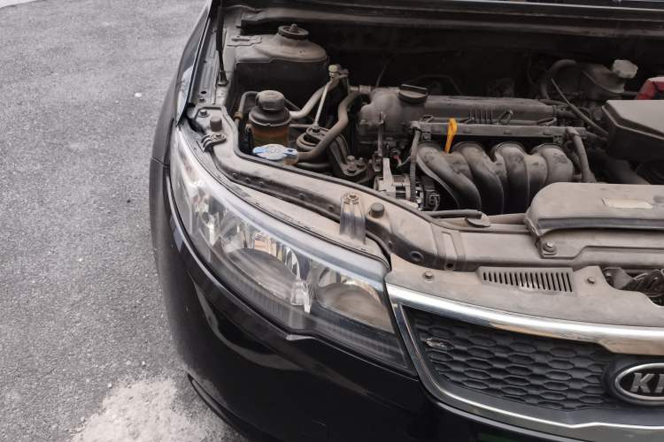 Used Kia Forte 2012 1.6L MT GL Commemorative Edition Engine Bay Right
