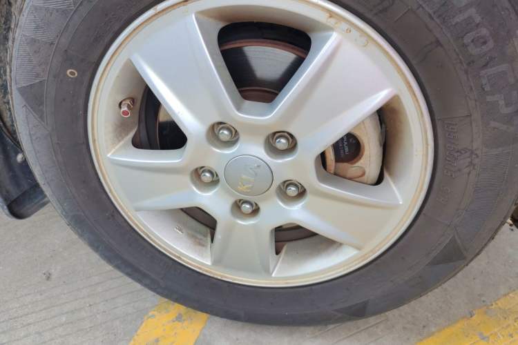 Used Kia Forte 2012 1.6L MT GL Commemorative Edition Right Front Wheel Hub