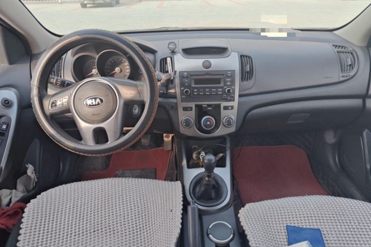 Used Kia Forte 2012 1.6L MT GL Commemorative Edition Center Console