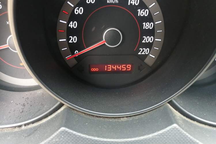 Used Kia Forte 2012 1.6L MT GL Commemorative Edition Odometer Close Up
