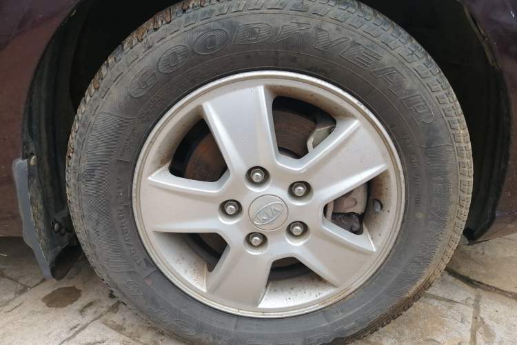 Used Kia Forte 2012 1.6L MT GL Commemorative Edition Right Front Wheel Hub