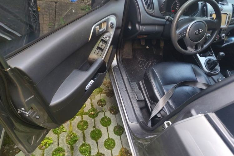 Used Kia Forte 2012 1.6L MT GL Commemorative Edition Driver Seat