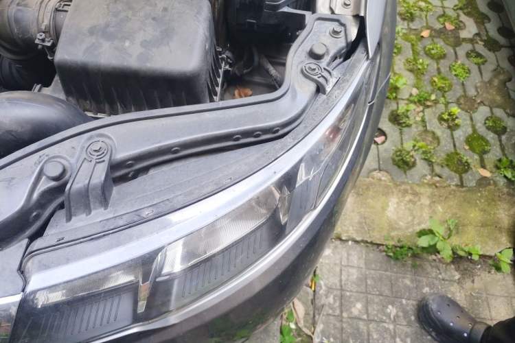 Used Kia Forte 2012 1.6L MT GL Commemorative Edition Engine Bay Left