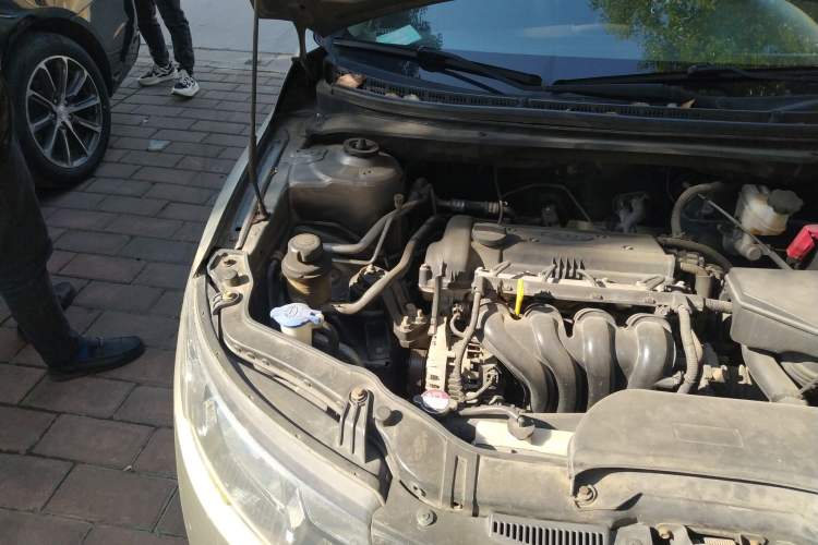 Used Kia Forte 2012 1.6L MT GLS Commemorative Edition Engine Bay Right
