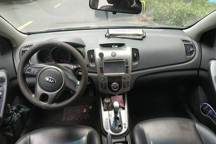 Used Kia Forte 2012 1.6L AT Premium Commemorative Edition Interior 2