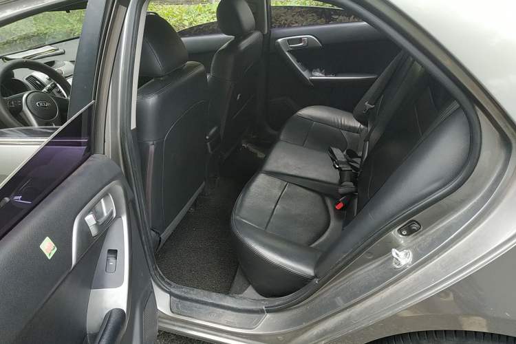 Used Kia Forte 2012 1.6L AT Premium Commemorative Edition Interior 4