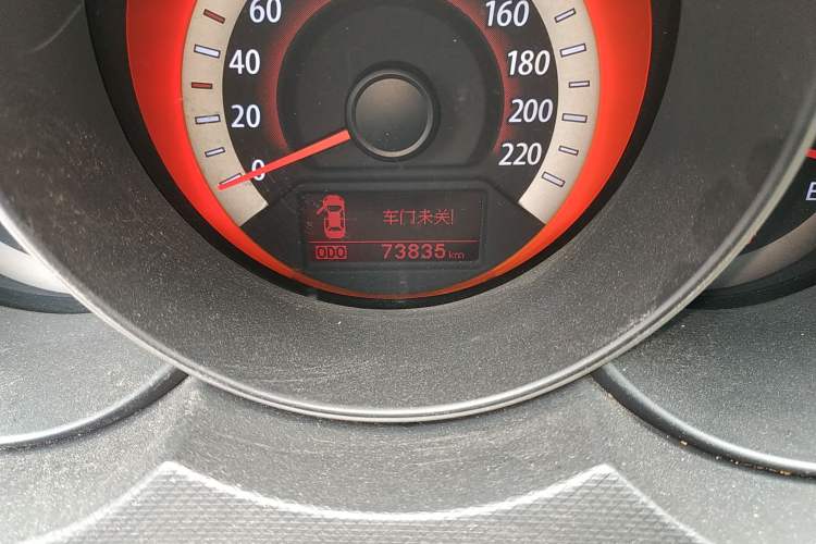 Used Kia Forte 2012 1.6L AT Premium Commemorative Edition Odometer Close Up