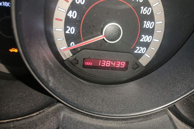 Used Kia Forte 2012 1.6L MT GL Commemorative Edition Odometer Close Up