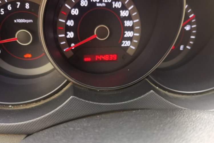 Used Kia Forte 2012 1.6L MT GL Commemorative Edition Odometer Close Up