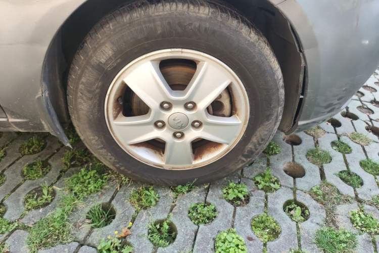 Used Kia Forte 2012 1.6L MT GL Commemorative Edition Right Front Wheel Hub