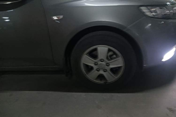 Used Kia Forte 2012 1.6L MT GL Commemorative Edition Right Front Wheel Hub