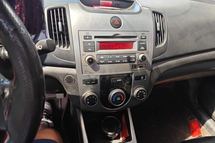 Used Kia Forte 2012 1.6L MT GLS Commemorative Edition Audio And AC Panel