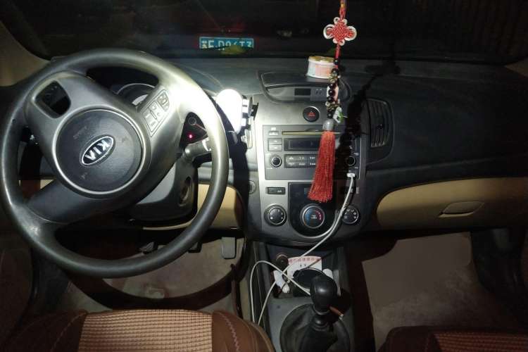 Used Kia Forte 2012 1.6L MT GL Commemorative Edition Center Console