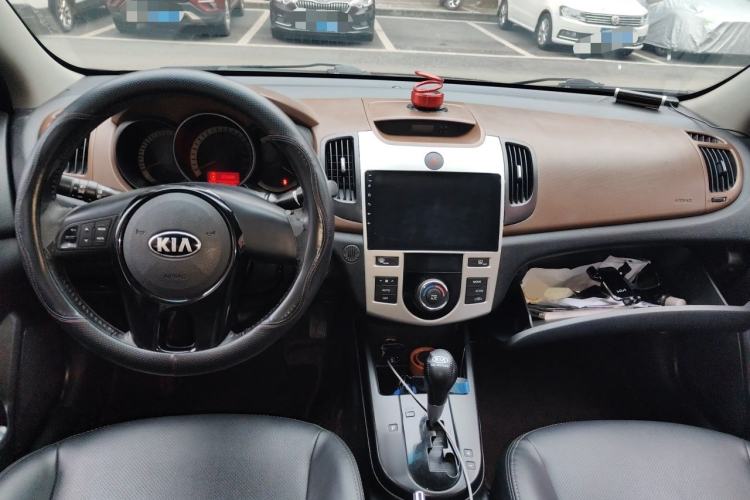 Used Kia Forte 2012 1.6L AT Premium Commemorative Edition Center Console