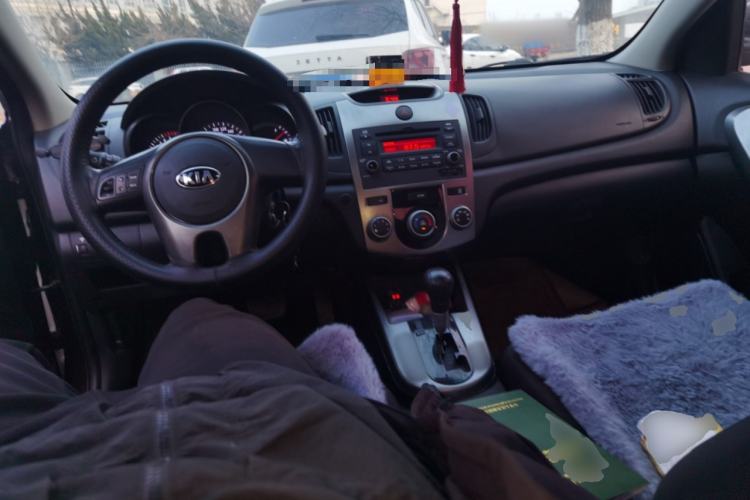 Used Kia Forte 2012 1.6L AT GL Commemorative Edition Center Console