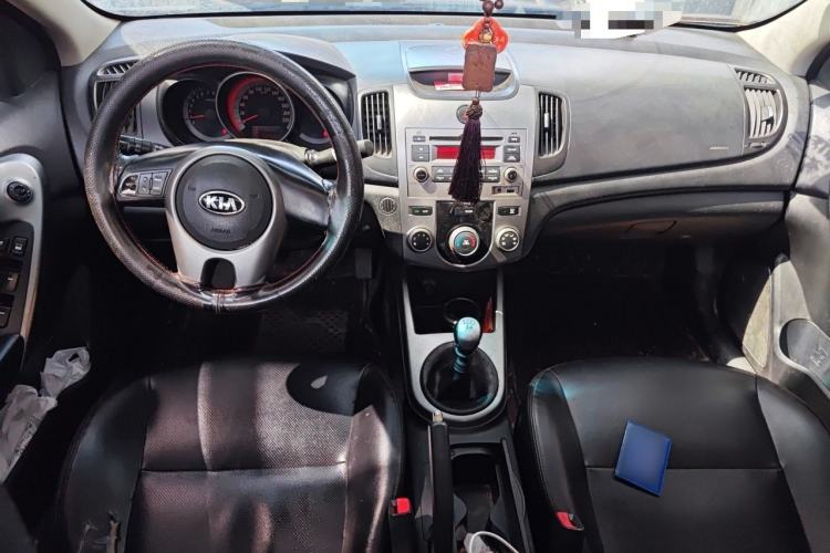 Used Kia Forte 2012 1.6L MT GLS Commemorative Edition Center Console