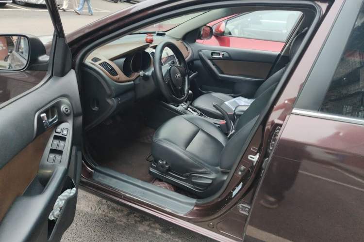 Used Kia Forte 2012 1.6L AT Premium Commemorative Edition Driver Seat