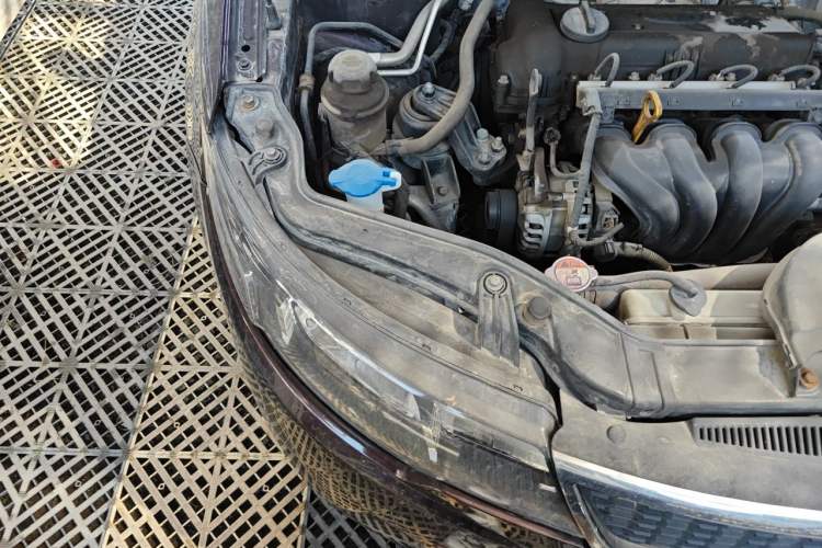 Used Kia Forte 2012 1.6L MT GLS Commemorative Edition Engine Bay Right
