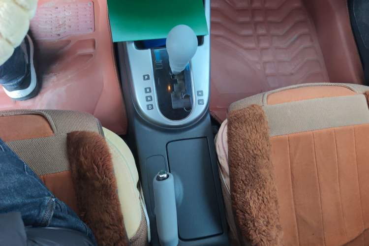 Used Kia Forte 2012 1.6L AT Premium Commemorative Edition Gear Lever