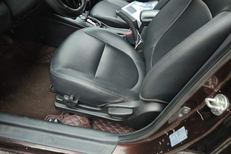 Used Kia Forte 2012 1.6L AT Premium Commemorative Edition Left Front Seat