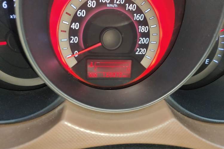 Used Kia Forte 2012 1.6L AT Premium Commemorative Edition Odometer Close Up